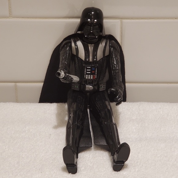 HASBRO Darth Vader Action Figure with Cape - Picture 3 of 7